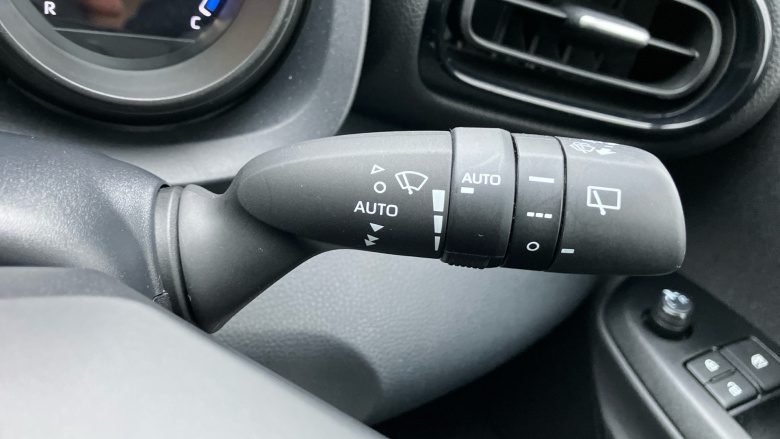 Toyota Yaris 1.5 Hybrid Design 5dr CVT Hybrid Hatchback